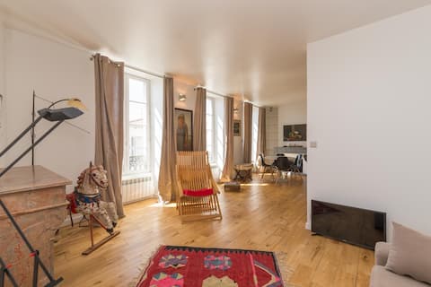 Top Airbnb: Character apartment close to the old market in La Rochelle