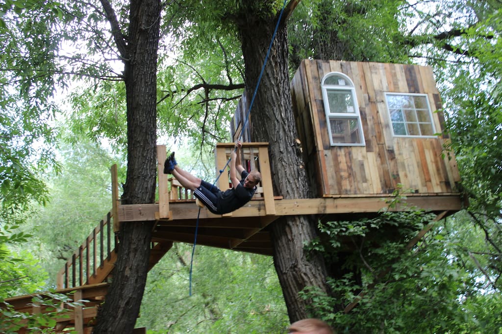 Tree house and rope swing available to guests