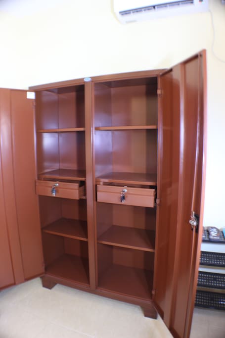 Spacious almirah (wardrobe closet) with 2 separate locking drawers