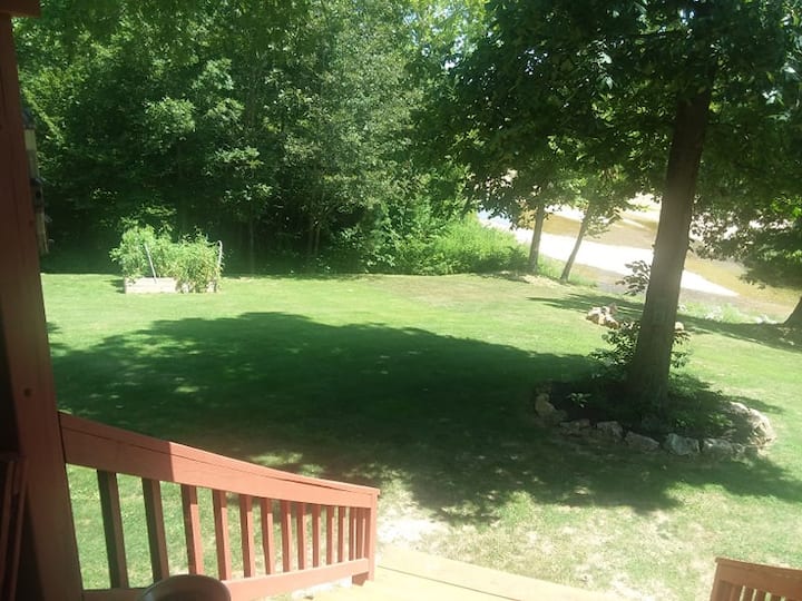 Big Hollow Retreat on Sinking Creek Farm stays for Rent in Salem