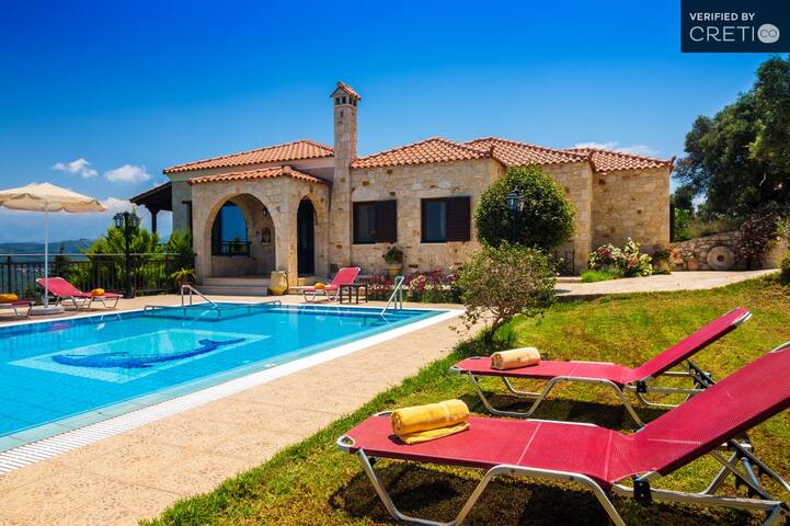 Countryside villa with mountain & sea views gallery image 4