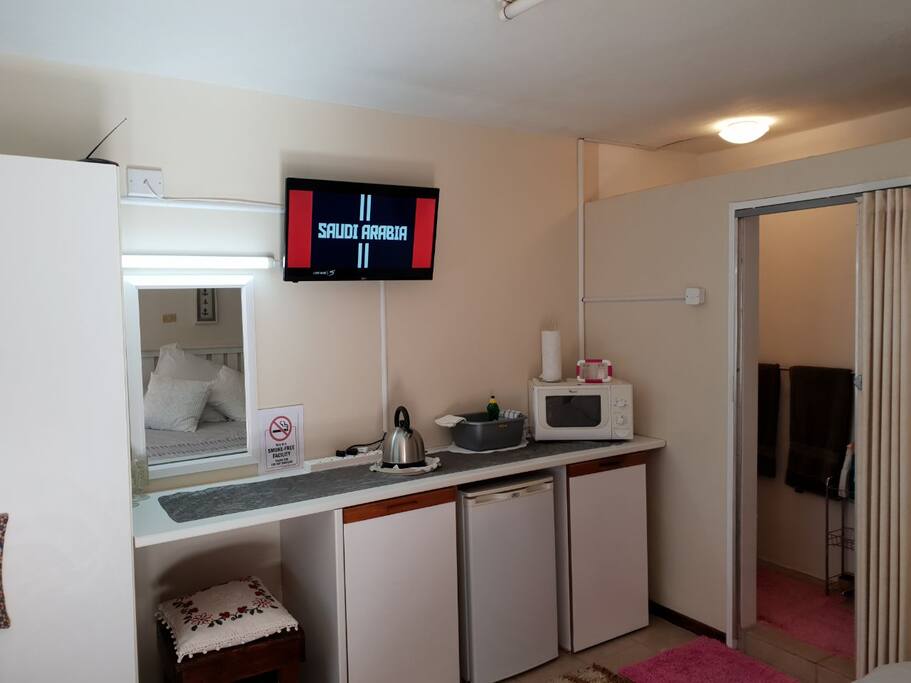 Mirror, Kettle, Microwave, Fridge