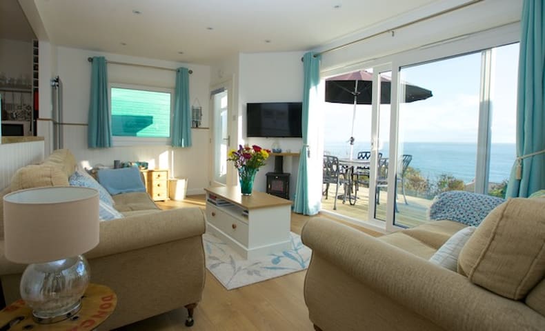 Seaglass. Beautiful cabin with fantastic sea views