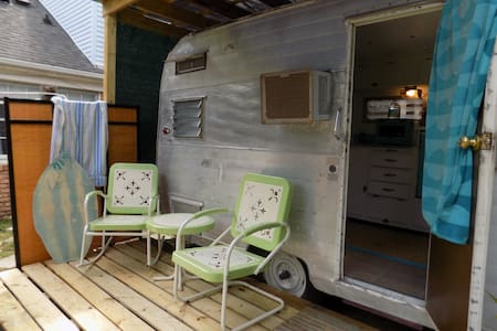 * WATER FRONT * Vintage Canned Ham Glamper Camper