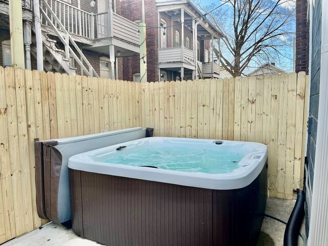 Colossal Quadplex | Hot Tub | Short North gallery image 2