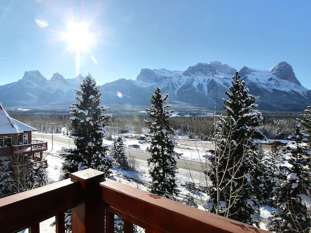 Falcon Crest South Facing Penthouse★Park Pass