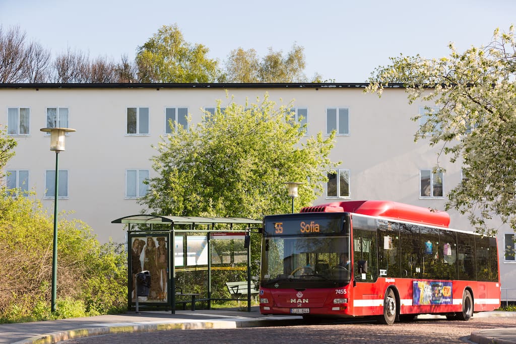 Excellent bus and metro connection