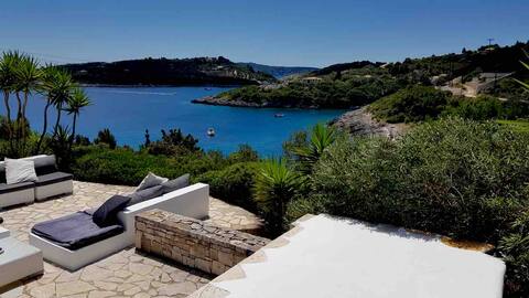 Luxury villa - stunning view next to the beach