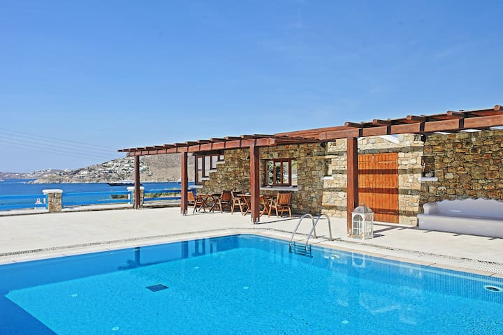 Maganos Frangiska Apt: Stunning views, near beach