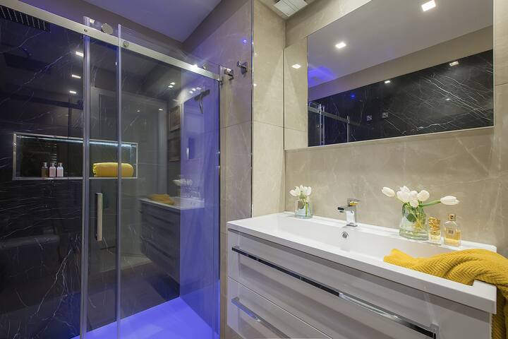 Designer flat 3 bed/2 bath near Vatican gallery image 5