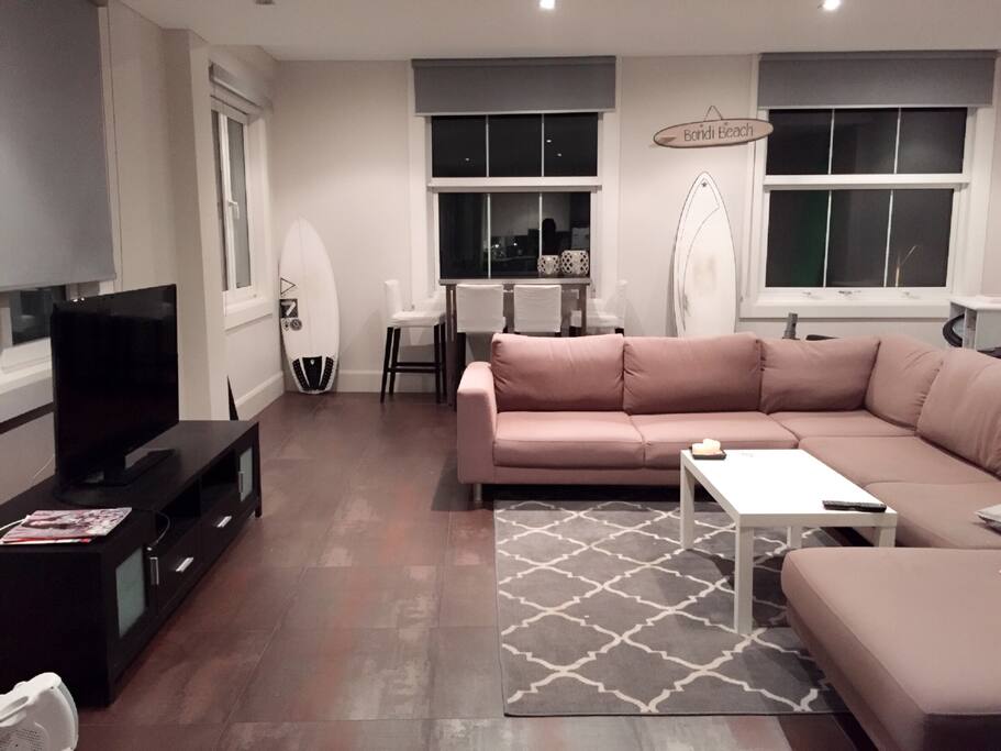Living room with Free to Air TV and just hang out.. Look out your windows and watch the Bondi Night Lights