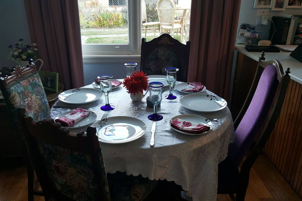 Family room dining