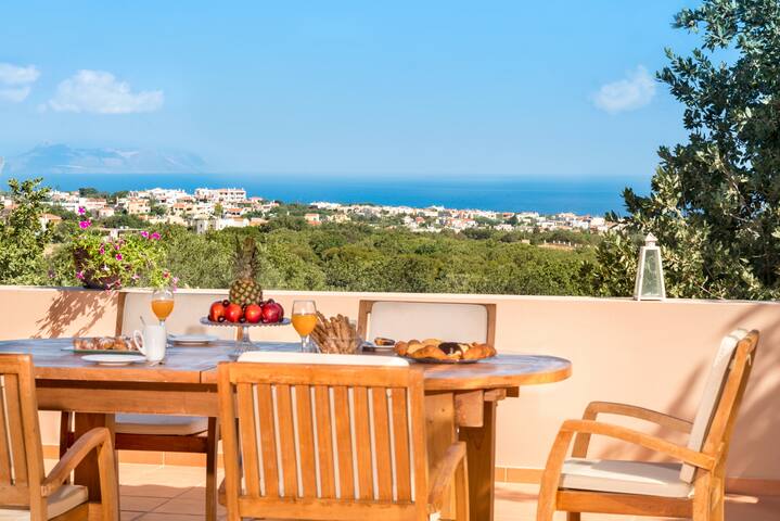 Family Haven | Sunset Views, Playground & Nature gallery image 3