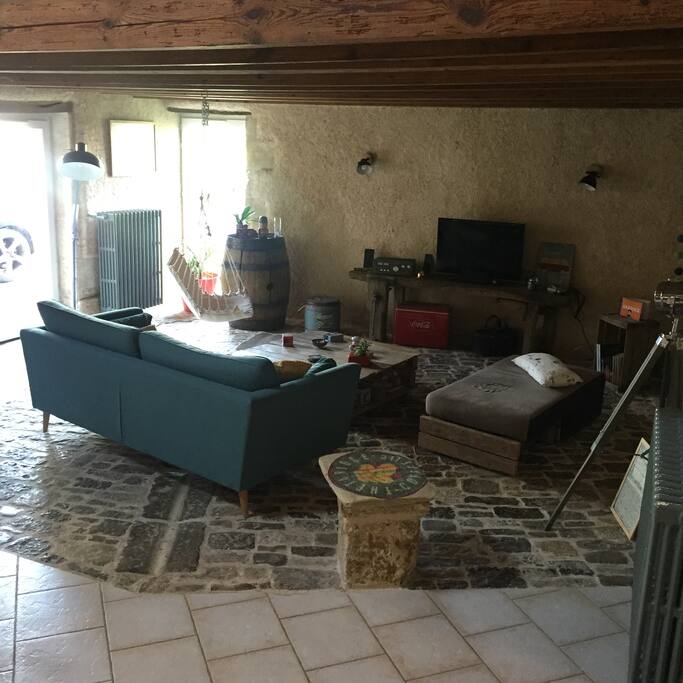 Salon à votre disposition
