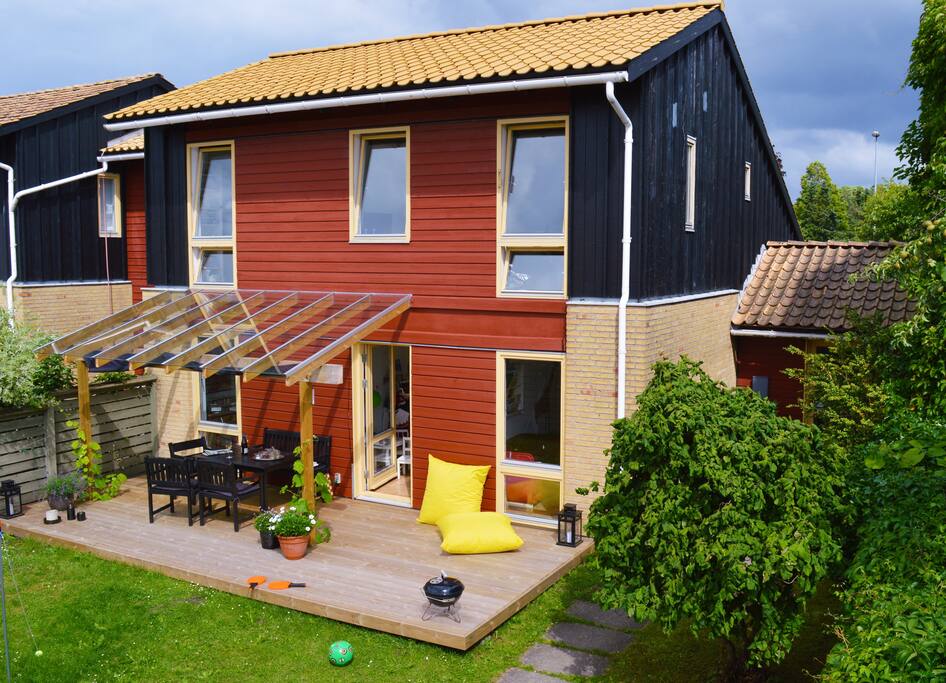 Front of the house / partly covered terrace