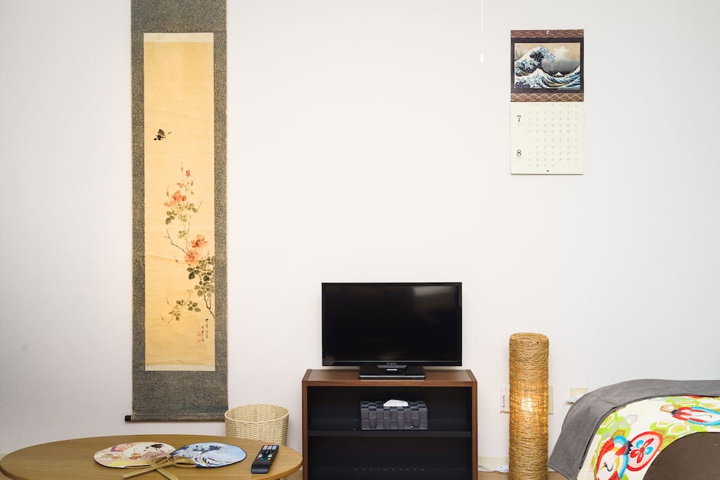 TV side, bed can be sofa :)