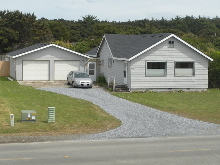 Bandon's Beach Loop House Houses for Rent in Bandon, Oregon, United