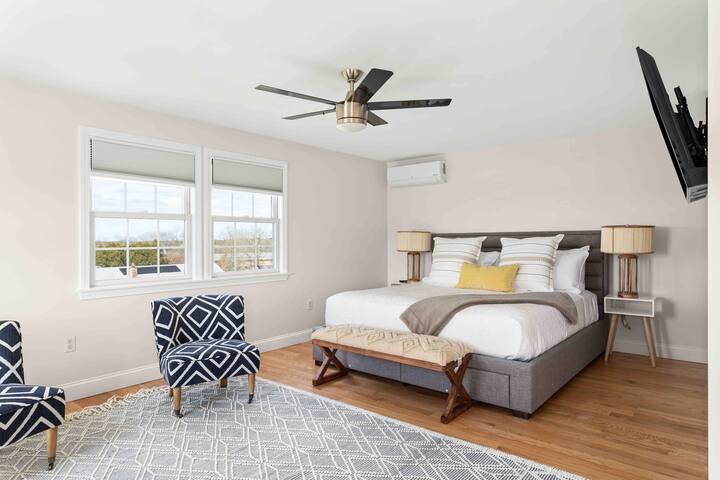 Spacious Newport Vacation Apt. w/Private Rooftop 2 gallery image 5