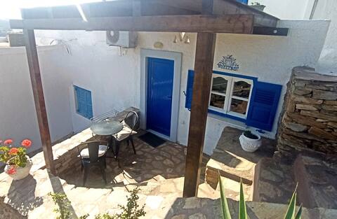 Studio 5 min walk to Town/10 min to Beach Sea view
