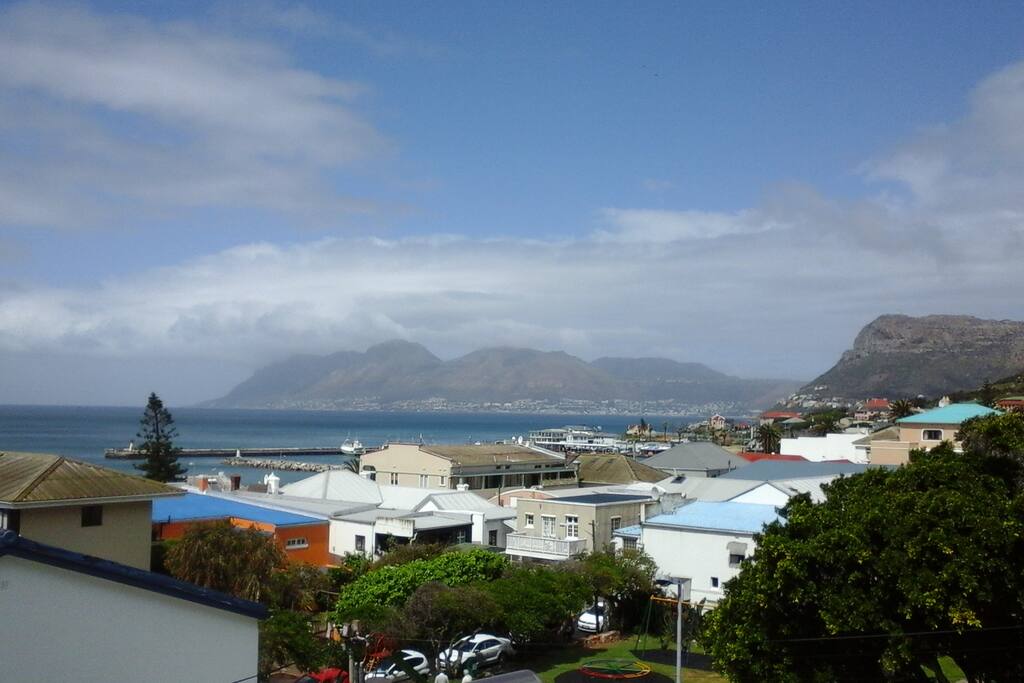 Sunny apartment with a view in quirky Kalk Bay. - 케이프타운의 아파트에서 살아보기, 웨스턴케이프 주, 남아프리카