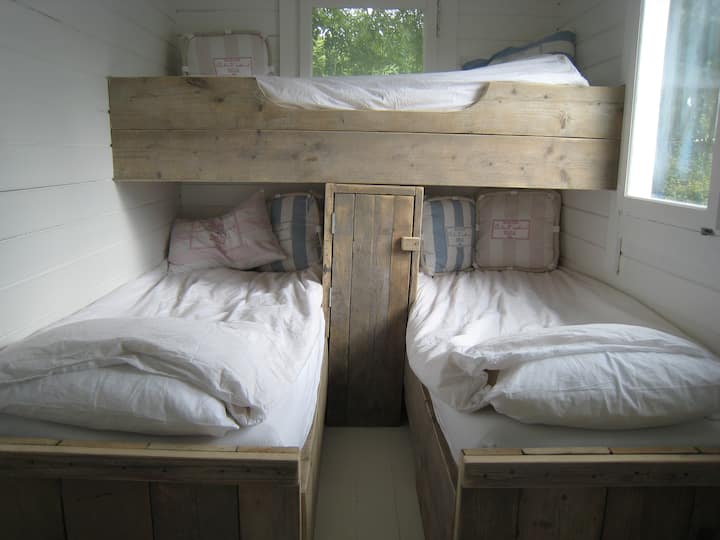 Ცალკე საბავშვო საძინებელი 3x1-პრი. (80x200 სმ)