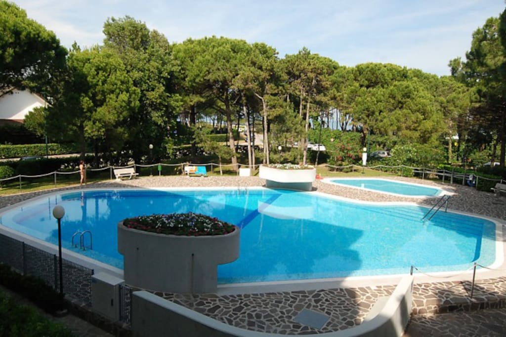 Piscina per adulti e bambini | Swimming pool for adults and children