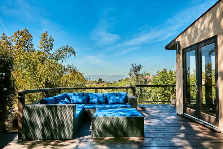 Hollywood Hills / Skyline views / Private Sauna gallery image 4