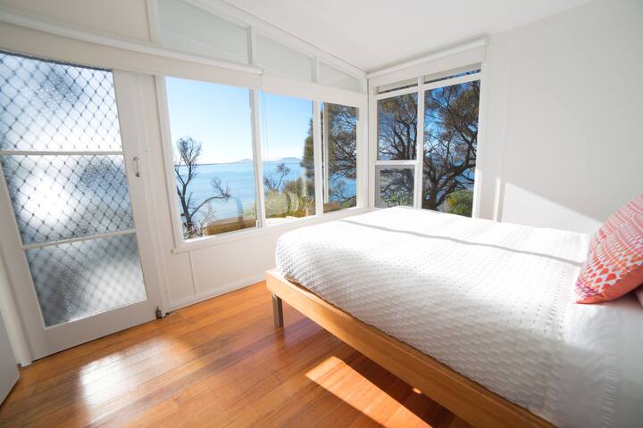 The Hideaway – beachfront seclusion gallery image 2