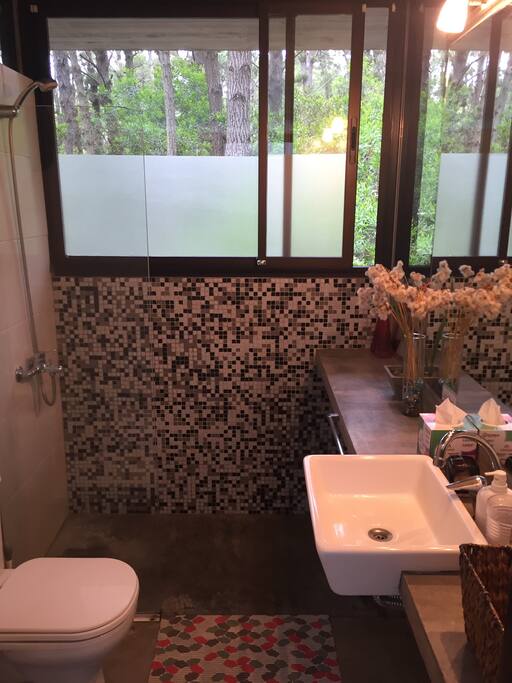 baño semi-privado