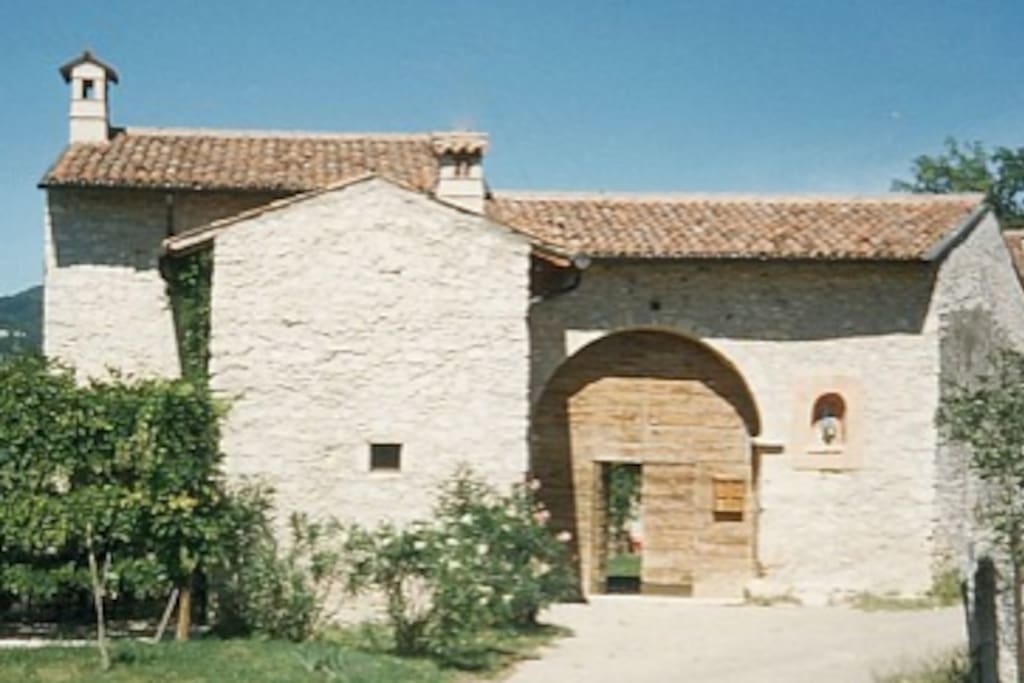 Il Castello from the road