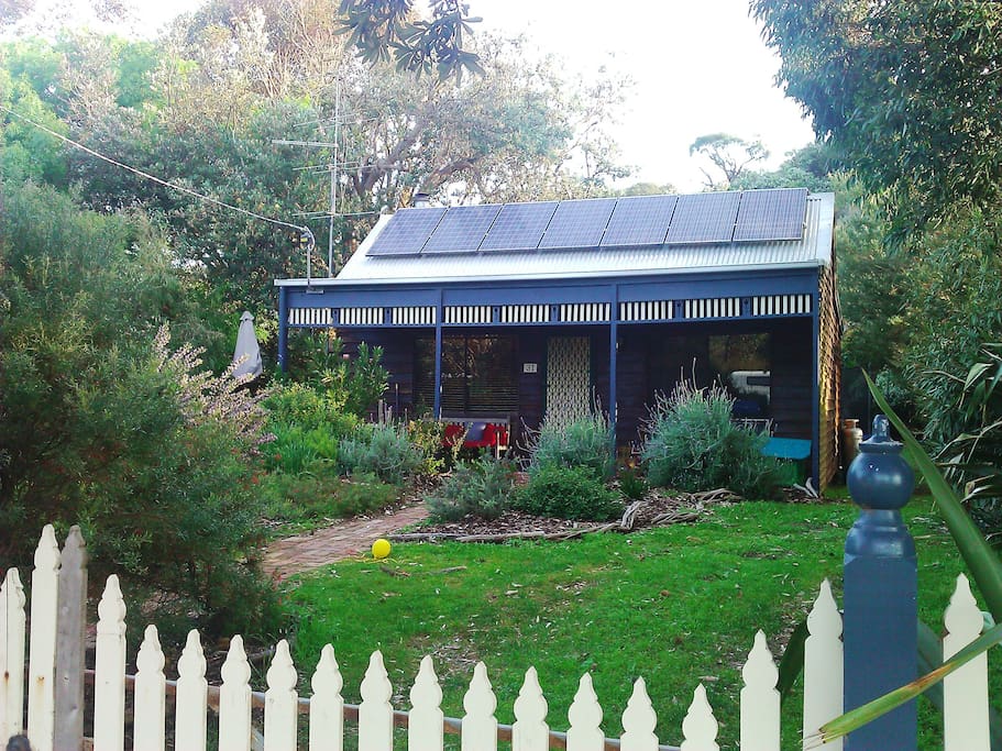 Cosy Stunning Garden Near Beach Cottages For Rent In Venus Bay