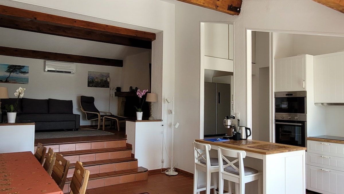 Top Airbnb: Natural Beauty - View of Les Maures and the Sea in La Londe Les Maures