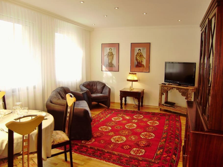 Wohnzimmer mit Sitzgarnitur