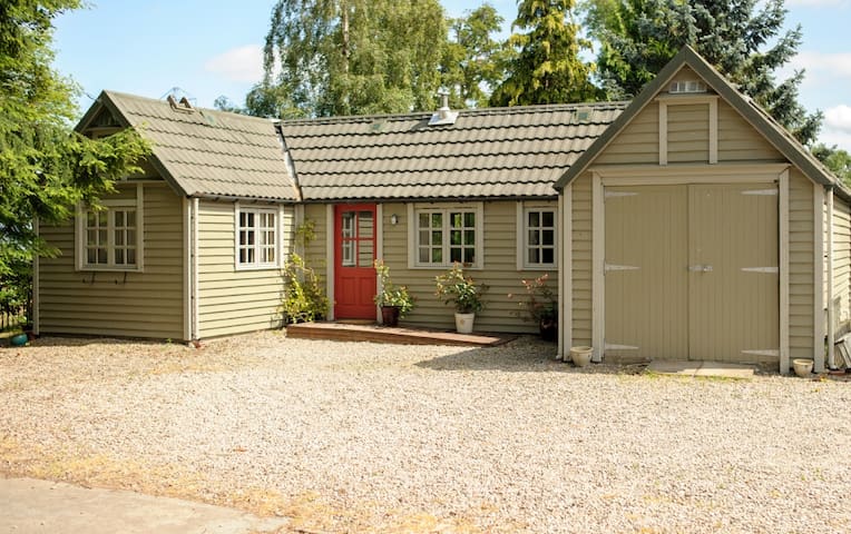 Charming Cottage,beautiful location near Inverness