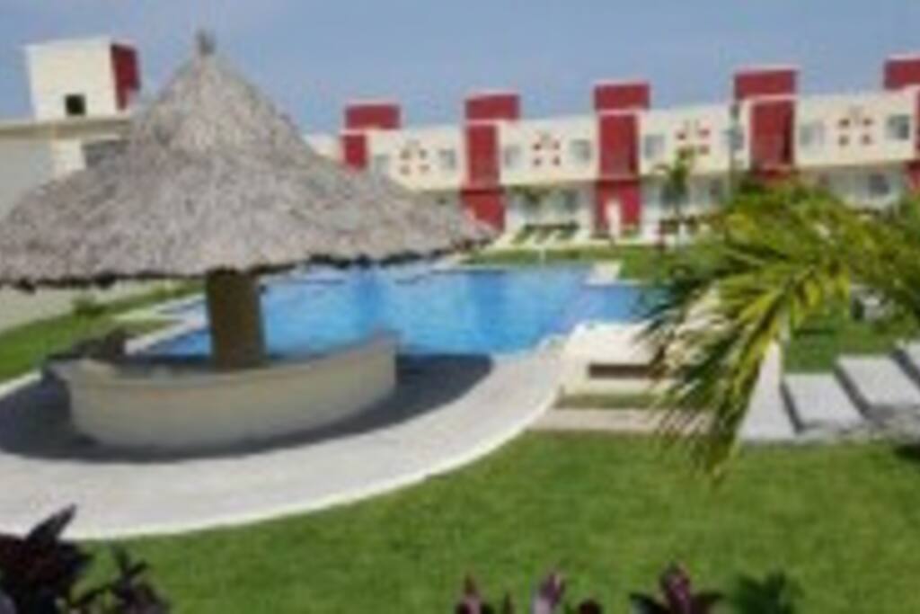 Palapa alberca y chapoteadero