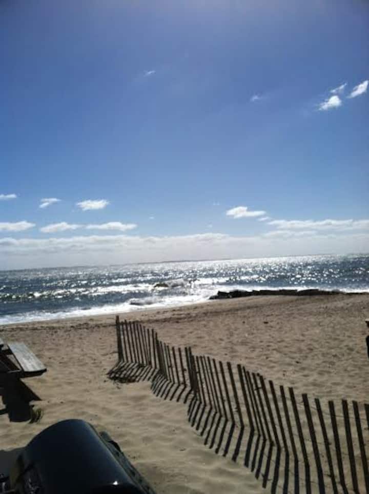 Old Lyme, Hawk Nest Sandy beach