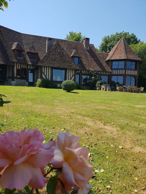 Top Airbnb: La Girelle, Prestigious Villa by the Sea in Honfleur