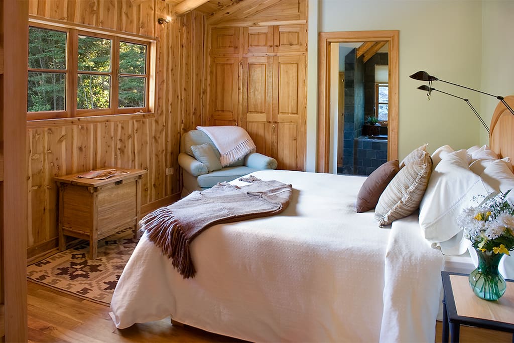 Queen Suite with Stone Jacuzzi