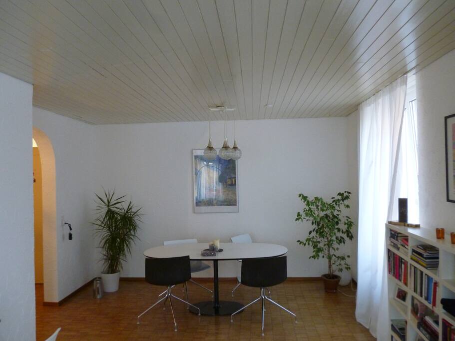 Nice dining area for up to 6 people