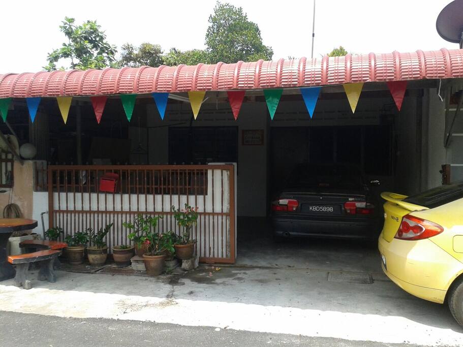 Ruang pakir utk 5 buah kenderaan persendirian