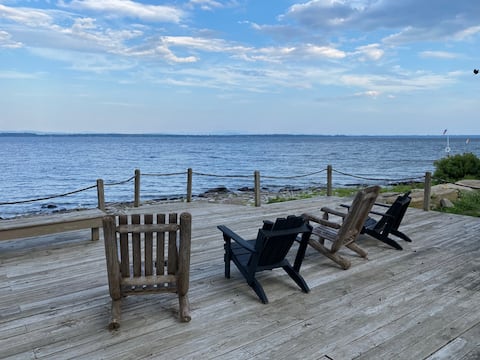 Entire New Lake House, private deck, large lawn