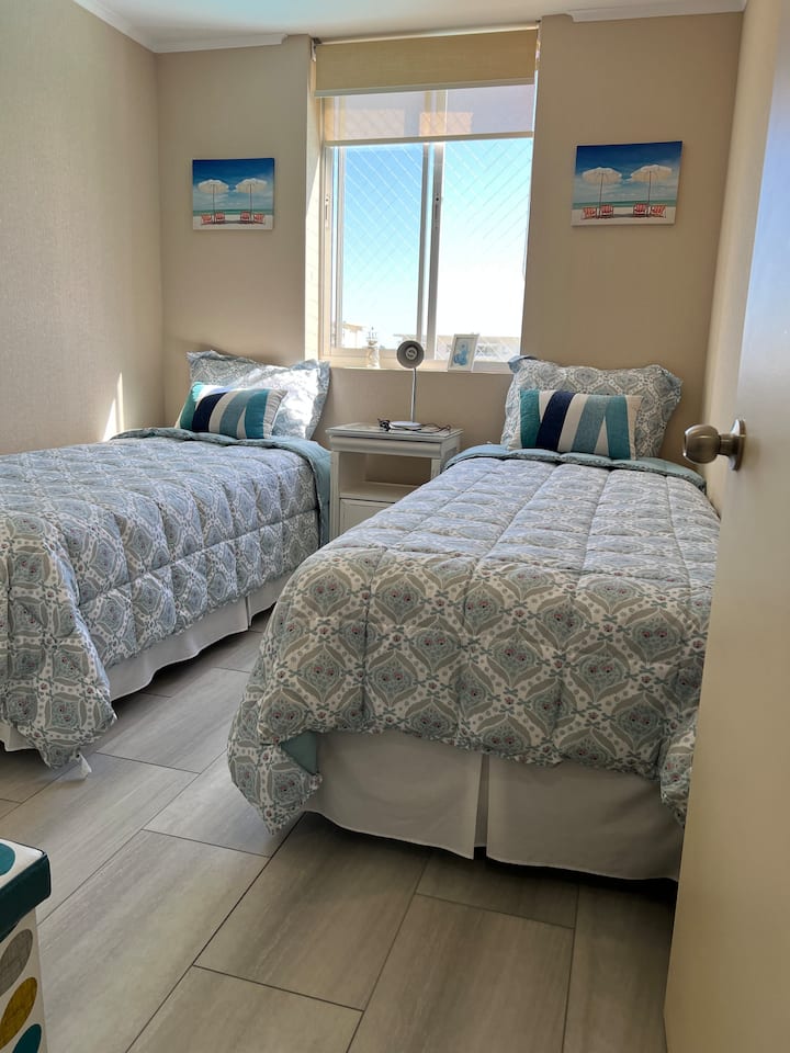 მე-2 საძინებელი 2 ერთადგილიანი საწოლის კარადა ორსართულიანი საძინებლით