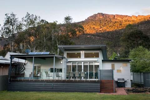 9 Modern 3 BD ♥ Views ♥ Roos ♥ Heated Jacuzzi