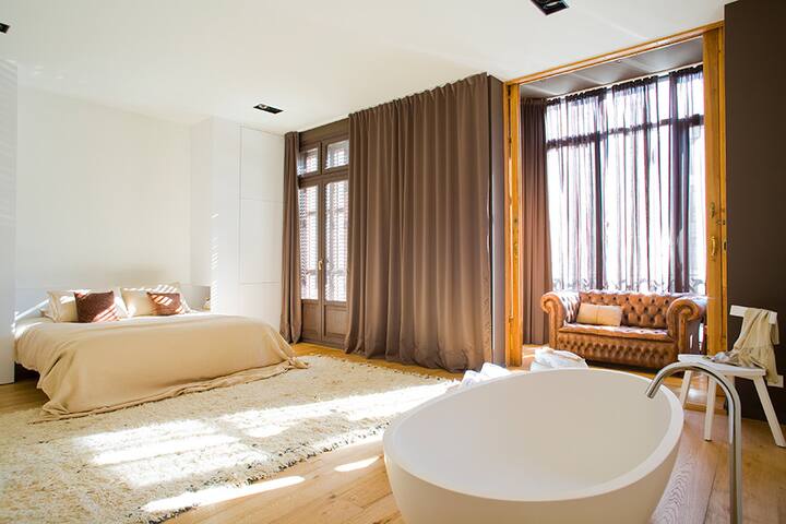 DestinationBCN - Apartments & Rooms managed Airbnb listing 1