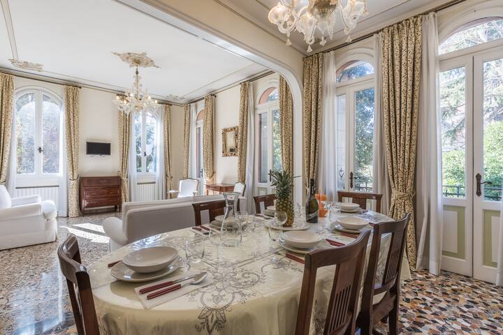 BARBARIA huge TERRACE in Castello! gallery image 2