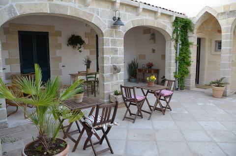 suites in a manor farm in the Salento countryside