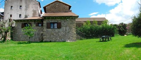House with garden in Ordesa. Casa Palacio.
