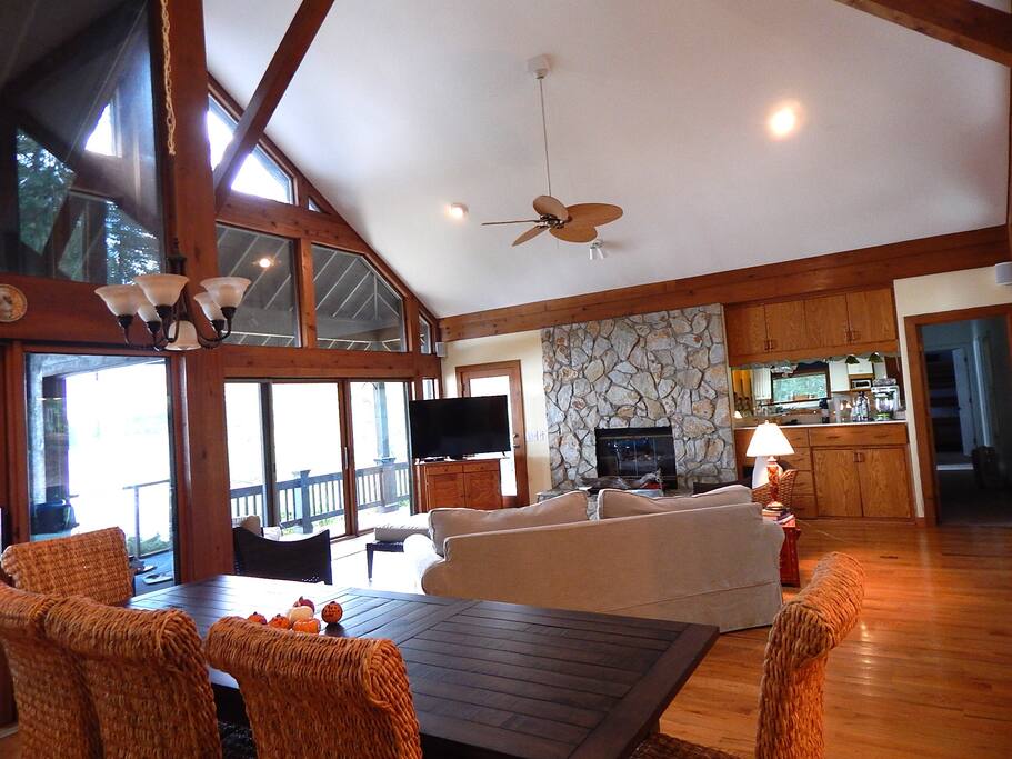 Large Open gathering area with Big Screen TV & Waterviews