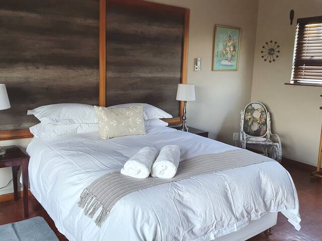 Cozy Seaside Living 400m from Melkbosstrand beach gallery image 5