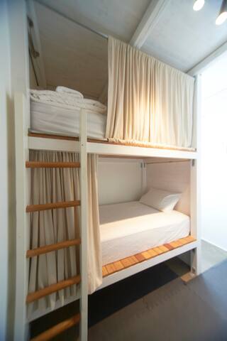 Jet Flamingo: Rockstar Villa gallery image 3